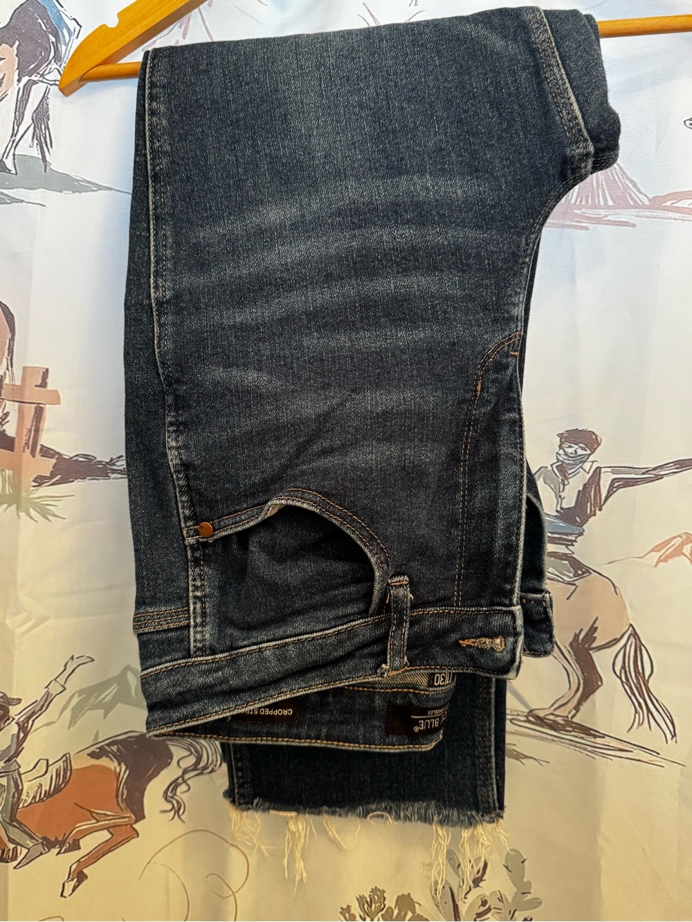 Judy Blue Women’s Indigo Dark Denim Cropped Straight Jeans!
